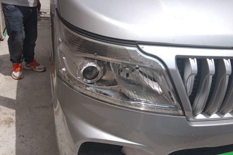 Used CHANGAN KAICHENG Ruixing M60 2023 1.5L GDI Elite-Class Passenger Vehicle 6/7 Seats Right Front Headlight