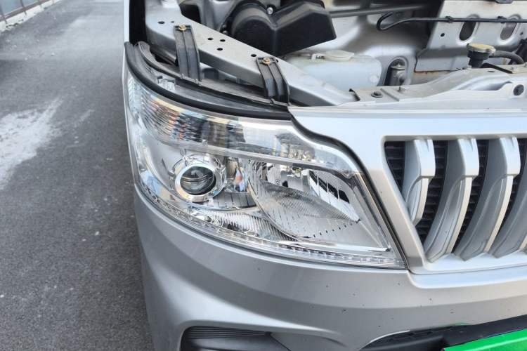 Used CHANGAN KAICHENG Ruixing M60 2023 1.5L GDI Comfort-Class Passenger Vehicle 6/7 Seats Right Front Headlight