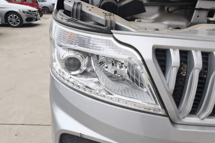 Used CHANGAN KAICHENG Ruixing M60 2023 1.5L GDI Comfort-Class Passenger Vehicle 6/7 Seats Right Front Headlight