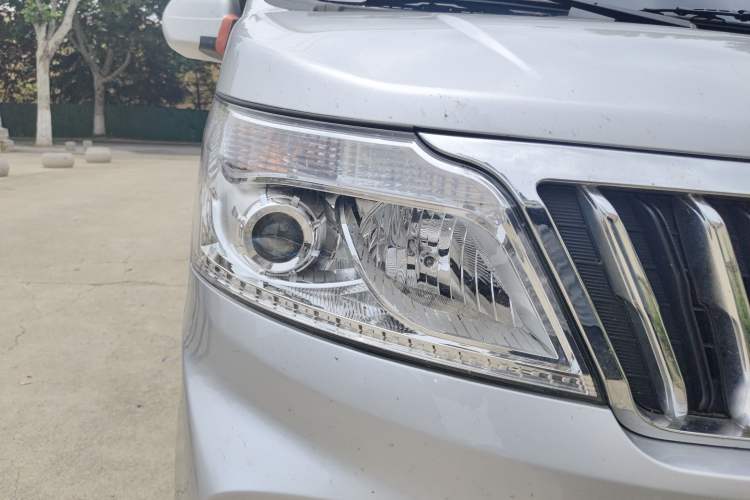 Used CHANGAN KAICHENG Ruixing M60 2023 1.6L CNG Comfort Van 2 Seats Right Front Headlight