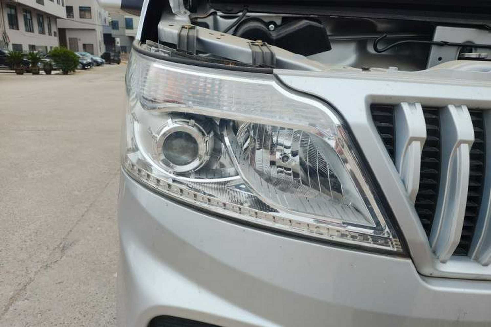 Used CHANGAN KAICHENG Ruixing M60 2023 1.5L GDI Comfort-Class Passenger Vehicle 6/7 Seats Right Front Headlight