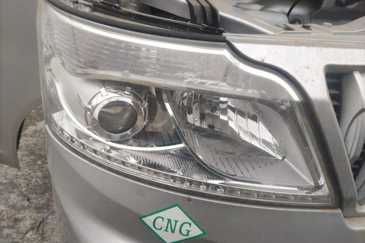 Used CHANGAN KAICHENG Ruixing M60 2023 1.6L CNG Comfort-Grade 6-Seater Passenger Vehicle Right Front Headlight
