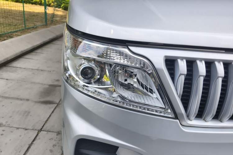Used CHANGAN KAICHENG Ruixing M60 2023 1.5L GDI Comfort-Class Passenger Vehicle 6/7 Seats Right Front Headlight