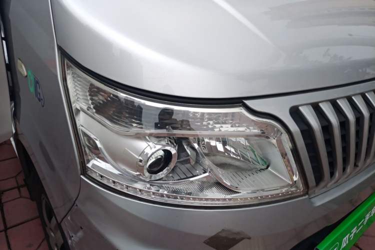Used CHANGAN KAICHENG Ruixing M60 2023 1.6L CNG Comfort-Grade 6-Seater Passenger Vehicle Right Front Headlight