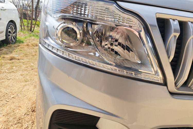 Used CHANGAN KAICHENG Ruixing M60 2023 1.5L GDI Comfort-Class Passenger Vehicle 6/7 Seats Right Front Headlight