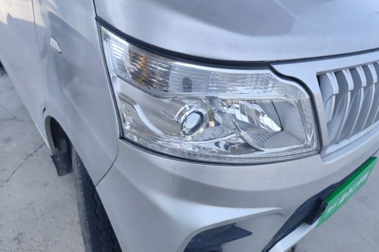 Used CHANGAN KAICHENG Ruixing M60 2023 1.5L GDI Comfort-Class Passenger Vehicle 6/7 Seats Right Front Headlight