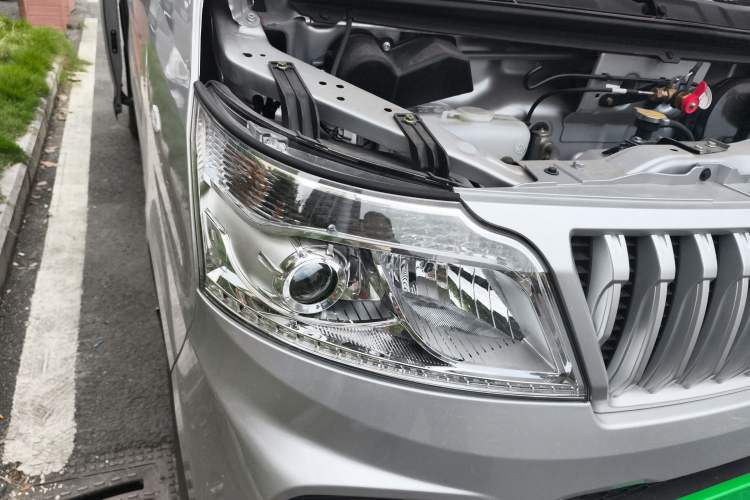 Used CHANGAN KAICHENG Ruixing M60 2023 1.6L CNG Comfort-Grade 6-Seater Passenger Vehicle Right Front Headlight