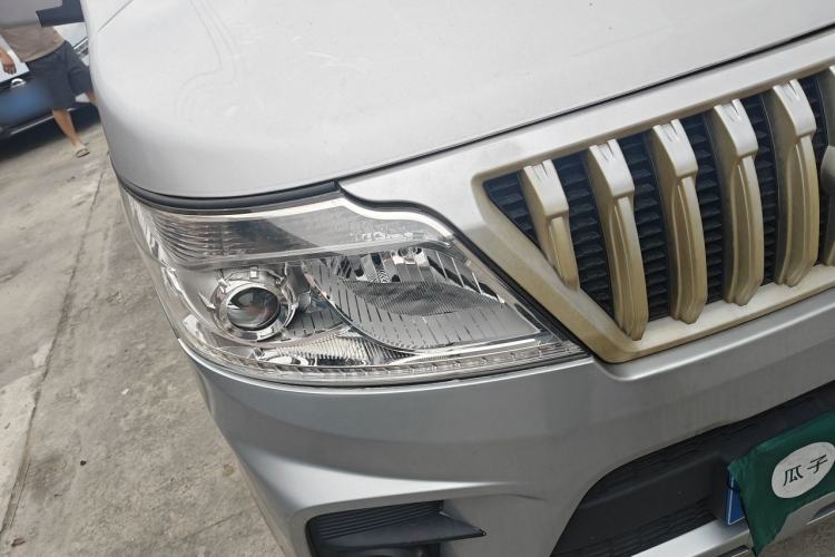 Used CHANGAN KAICHENG Ruixing M60 2023 1.5L GDI Elite-Class Passenger Vehicle 6/7 Seats Right Front Headlight