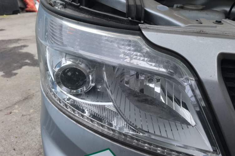 Used CHANGAN KAICHENG Ruixing M60 2023 1.5L GDI Comfort-Class Passenger Vehicle 6/7 Seats Right Front Headlight