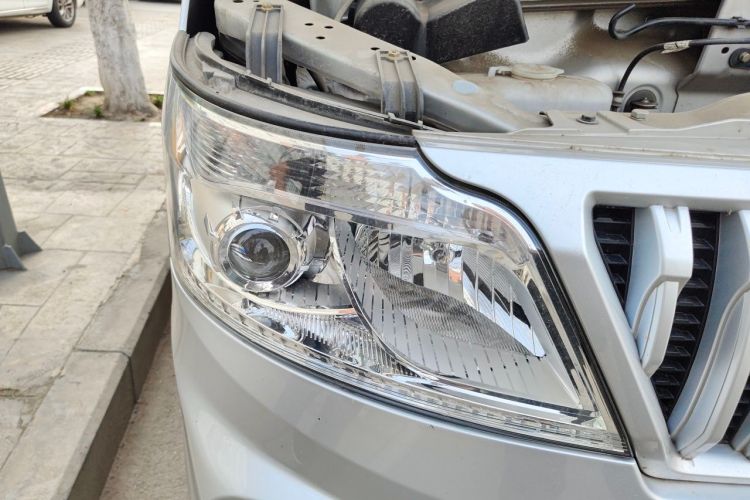 Used CHANGAN KAICHENG Ruixing M60 2023 1.6L CNG Comfort-Grade 6-Seater Passenger Vehicle Right Front Headlight