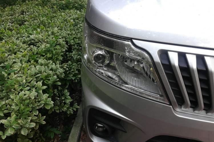 Used CHANGAN KAICHENG Ruixing M60 2023 1.6L CNG Comfort-Grade 6-Seater Passenger Vehicle Right Front Headlight