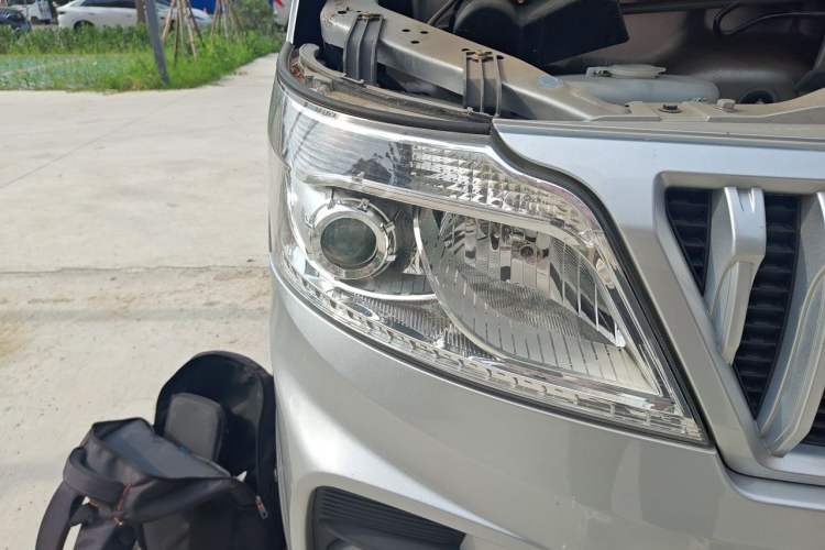 Used CHANGAN KAICHENG Ruixing M60 2023 1.5L GDI Comfort-Class Passenger Vehicle 6/7 Seats Right Front Headlight