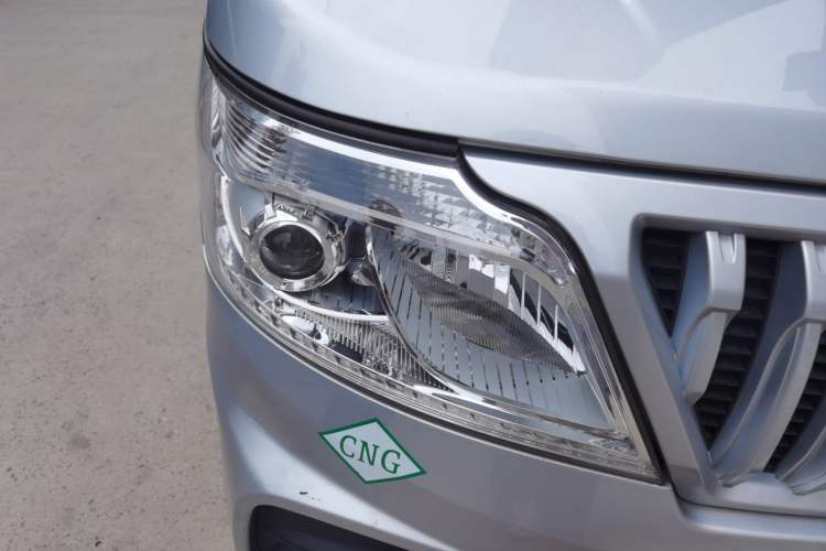 Used CHANGAN KAICHENG Ruixing M60 2023 1.6L CNG Comfort-Grade 6-Seater Passenger Vehicle Right Front Headlight