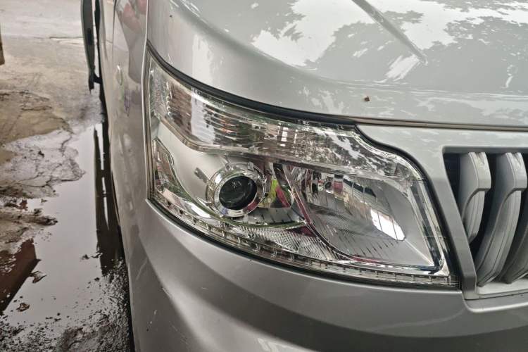 Used CHANGAN KAICHENG Ruixing M60 2023 1.6L CNG Comfort-Grade 6-Seater Passenger Vehicle Right Front Headlight