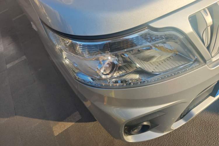 Used CHANGAN KAICHENG Ruixing M60 2023 1.6L CNG Comfort-Grade 6-Seater Passenger Vehicle Right Front Headlight