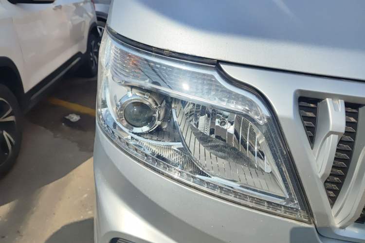 Used CHANGAN KAICHENG Ruixing M60 2023 1.5L GDI Elite-Class Passenger Vehicle 6/7 Seats Right Front Headlight