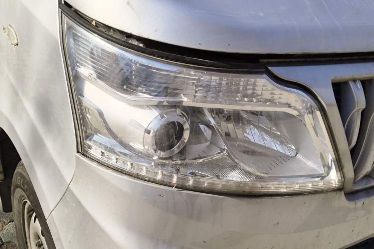 Used CHANGAN KAICHENG Ruixing M60 2023 1.5L GDI Comfort-Class Passenger Vehicle 6/7 Seats Right Front Headlight