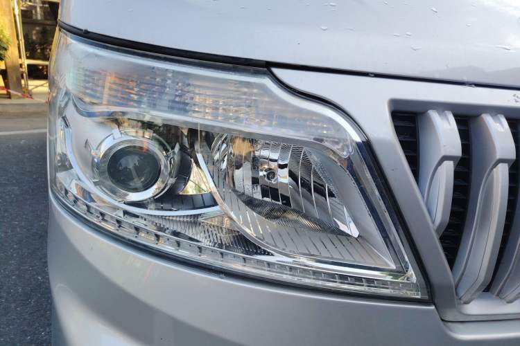 Used CHANGAN KAICHENG Ruixing M60 2023 1.5L GDI Elite-Class Passenger Vehicle 6/7 Seats Right Front Headlight