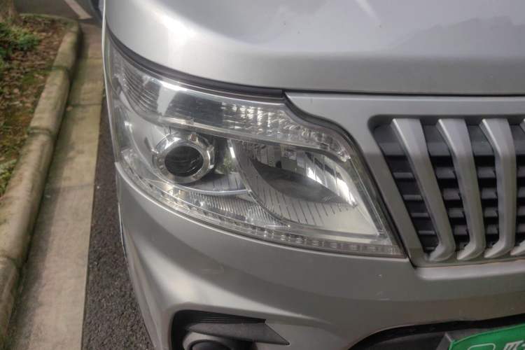 Used CHANGAN KAICHENG Ruixing M60 2023 1.5L GDI Basic Model Passenger Vehicle 6/7 Seats Right Front Headlight