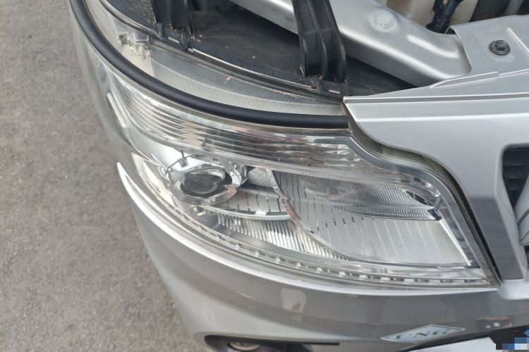 Used CHANGAN KAICHENG Ruixing M60 2023 1.6L CNG Comfort-Grade 6-Seater Passenger Vehicle Right Front Headlight