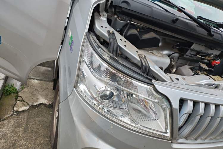 Used CHANGAN KAICHENG Ruixing M60 2023 1.6L CNG Comfort Van 2 Seats Right Front Headlight