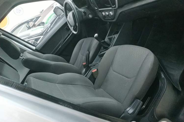 Used CHANGAN KAICHENG Ruixing M60 2023 1.5L GDI Comfort-Class Passenger Vehicle 6/7 Seats Right Front Seat