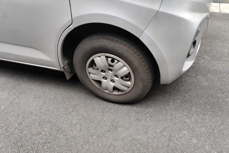 Used CHANGAN KAICHENG Ruixing M60 2023 1.6L CNG Comfort-Grade 6-Seater Passenger Vehicle Right Front Wheel Hub
