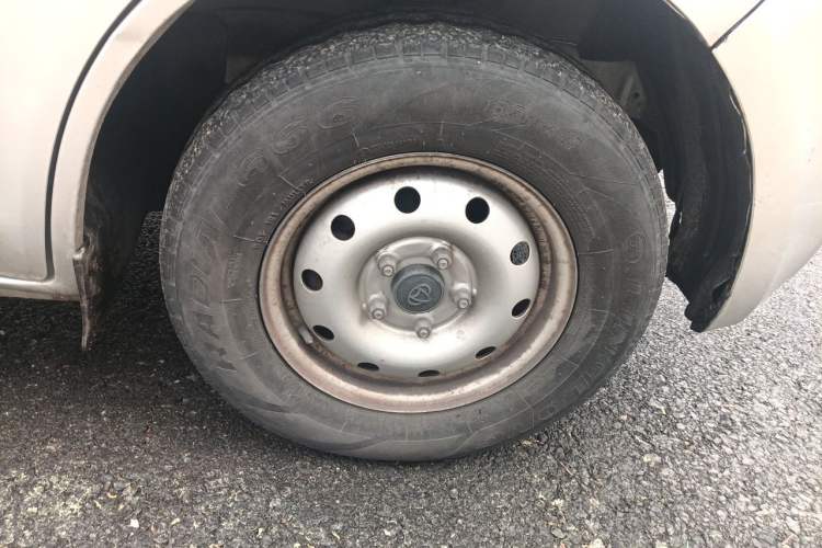 Used CHANGAN KAICHENG Ruixing M60  Right Front Wheel Hub