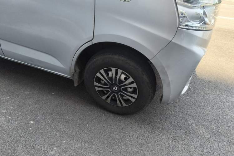 Used CHANGAN KAICHENG Ruixing M60 2023 1.5L GDI Comfort-Class Passenger Vehicle 6/7 Seats Right Front Wheel Hub
