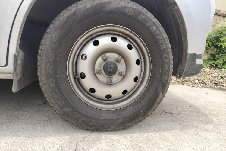 Used CHANGAN KAICHENG Ruixing M60 2023 1.6L CNG Comfort Van 2 Seats Right Front Wheel Hub
