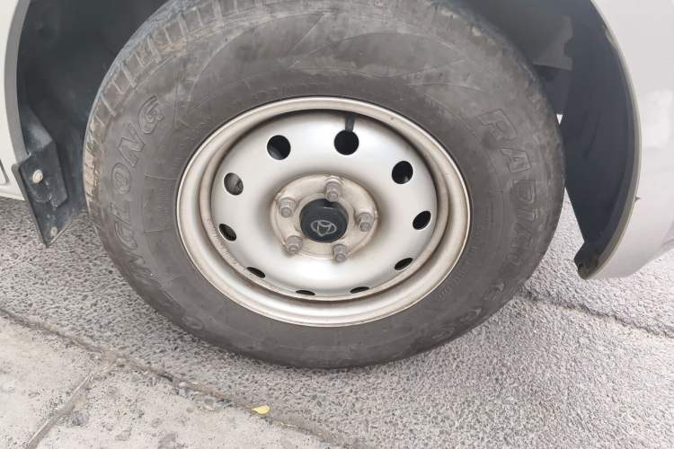 Used CHANGAN KAICHENG Ruixing M60 2023 1.5L GDI Comfort-Class Passenger Vehicle 6/7 Seats Right Front Wheel Hub