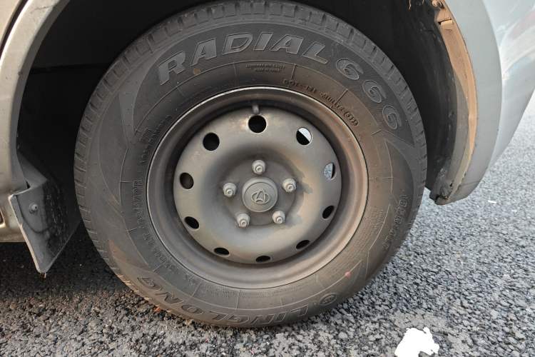Used CHANGAN KAICHENG Ruixing M60 2023 1.5L GDI Comfort Van 2-Seater Right Front Wheel Hub