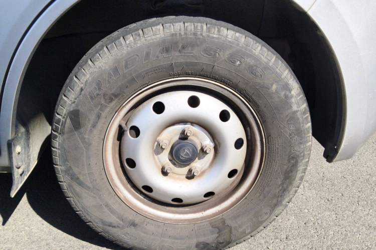 Used CHANGAN KAICHENG Ruixing M60 2023 1.5L GDI Comfort-Class Passenger Vehicle 6/7 Seats Right Front Wheel Hub