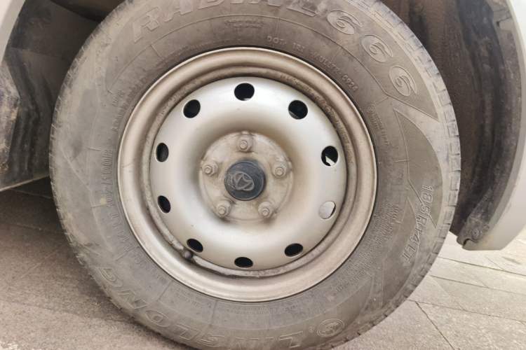 Used CHANGAN KAICHENG Ruixing M60 2023 1.5L GDI Comfort Van 2-Seater Right Front Wheel Hub