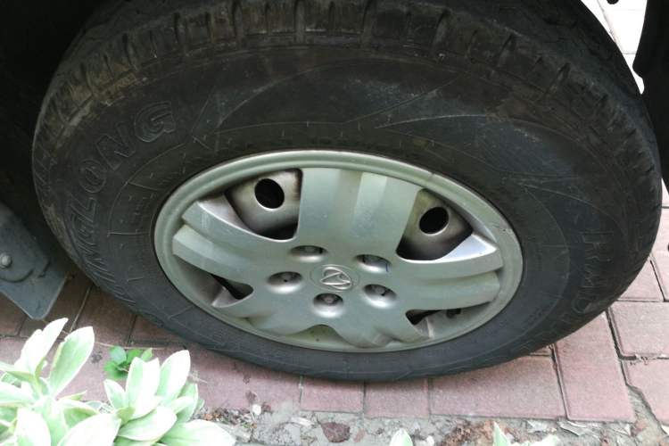 Used CHANGAN KAICHENG Ruixing M60 2023 1.6L CNG Comfort-Grade 6-Seater Passenger Vehicle Right Front Wheel Hub