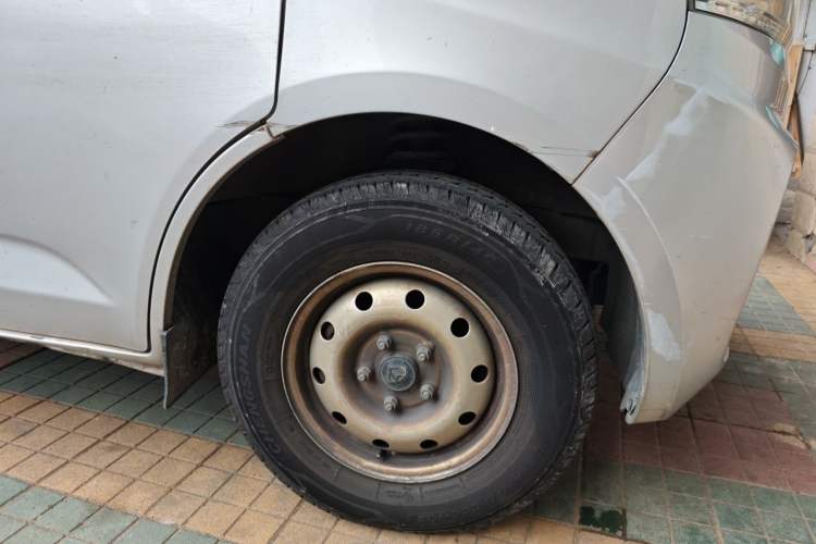 Used CHANGAN KAICHENG Ruixing M60 2023 1.5L GDI Comfort-Class Passenger Vehicle 6/7 Seats Right Front Wheel Hub