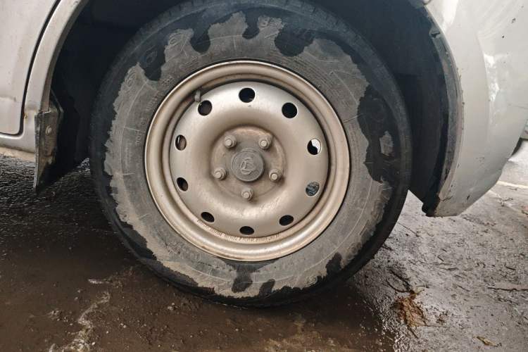 Used CHANGAN KAICHENG Ruixing M60 2023 1.6L CNG Comfort-Grade 6-Seater Passenger Vehicle Right Front Wheel Hub