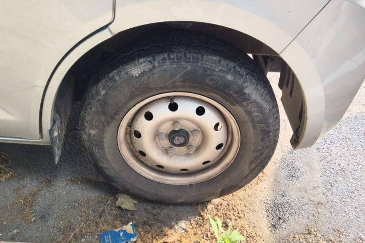 Used CHANGAN KAICHENG Ruixing M60 2023 1.5L GDI Basic Model Passenger Vehicle 6/7 Seats Right Front Wheel Hub