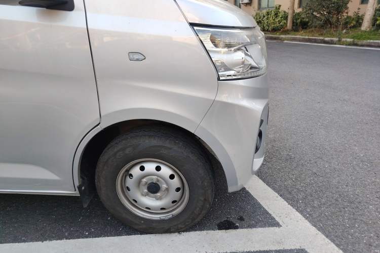 Used CHANGAN KAICHENG Ruixing M60 2023 1.5L GDI Elite-Class Passenger Vehicle 6/7 Seats Right Front Wheel Hub