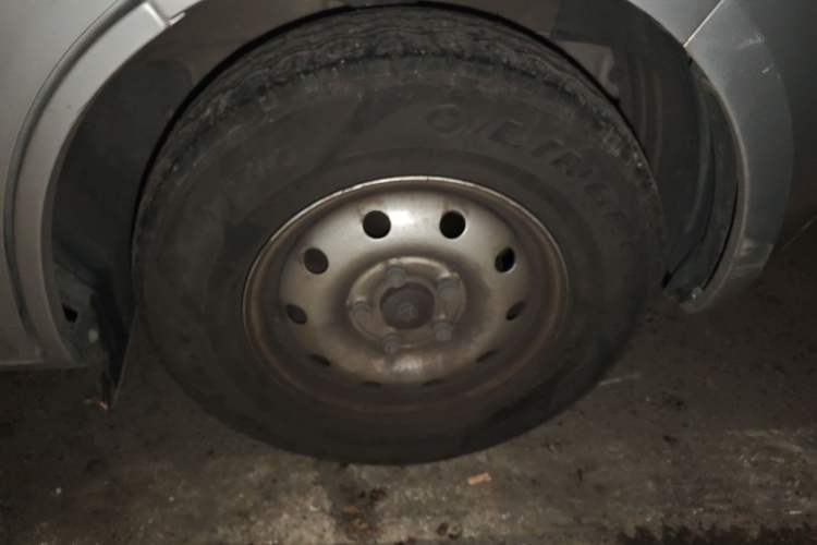 Used CHANGAN KAICHENG Ruixing M60 2023 1.6L CNG Comfort-Grade 6-Seater Passenger Vehicle Right Front Wheel Hub