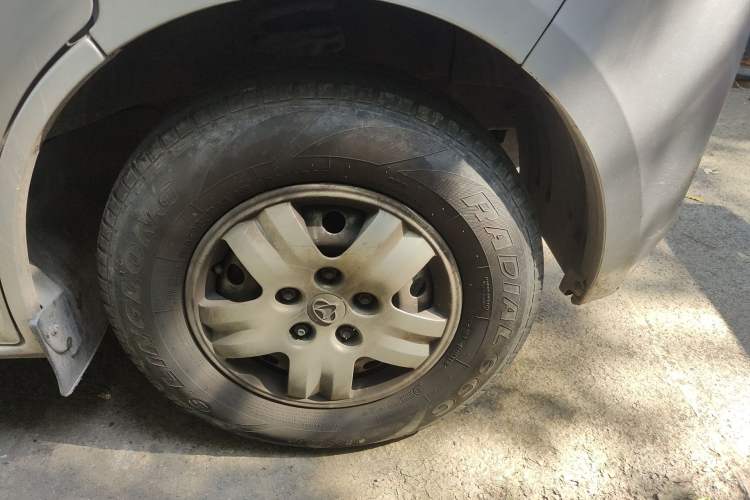 Used CHANGAN KAICHENG Ruixing M60 2023 1.6L CNG Comfort-Grade 6-Seater Passenger Vehicle Right Front Wheel Hub