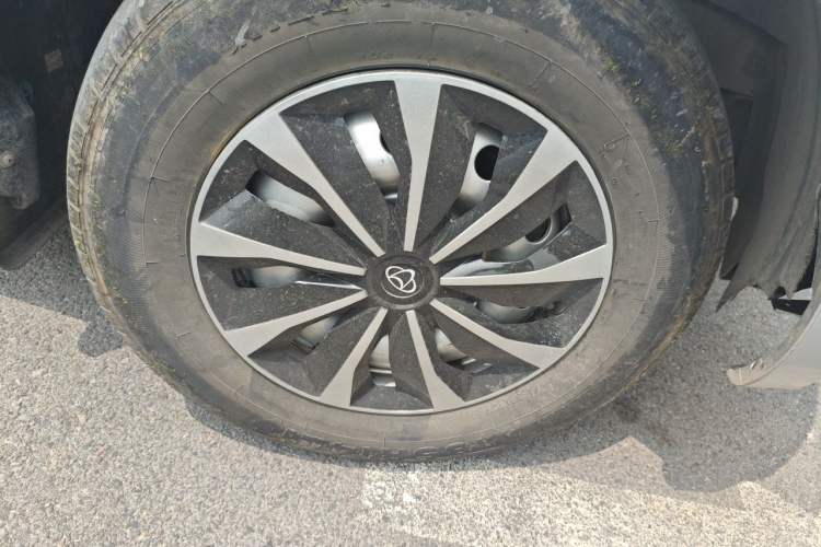 Used CHANGAN KAICHENG Ruixing M60 2023 1.6L CNG Comfort-Grade 6-Seater Passenger Vehicle Right Front Wheel Hub