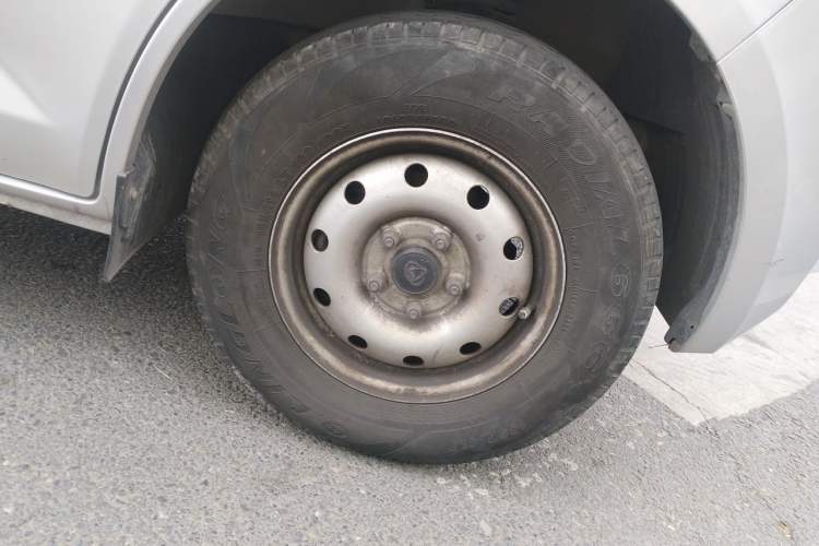 Used CHANGAN KAICHENG Ruixing M60 2023 1.5L GDI Comfort-Class Passenger Vehicle 6/7 Seats Right Front Wheel Hub