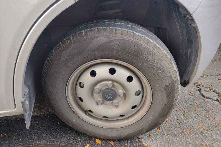 Used CHANGAN KAICHENG Ruixing M60 2023 1.5L GDI Comfort Van 2-Seater Right Front Wheel Hub