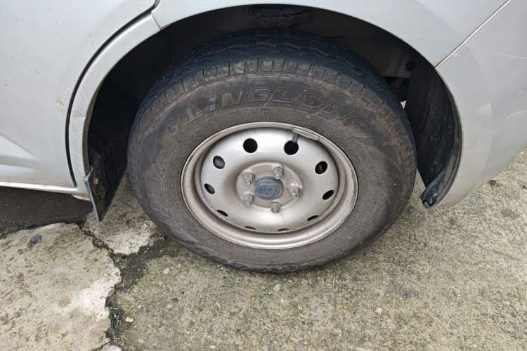 Used CHANGAN KAICHENG Ruixing M60 2023 1.6L CNG Comfort Van 2 Seats Right Front Wheel Hub