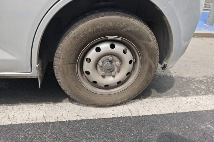 Used CHANGAN KAICHENG Ruixing M60 2023 1.5L GDI Comfort Van 2-Seater Right Front Wheel Hub