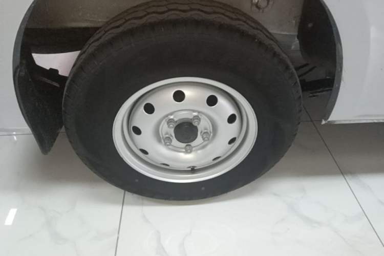 Used CHANGAN KAICHENG Ruixing M60 2023 1.5L GDI Comfort Van 2-Seater Right Rear Wheel Hub
