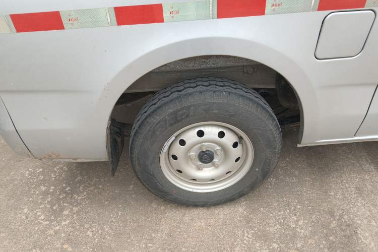 Used CHANGAN KAICHENG Ruixing M60 2023 1.5L GDI Comfort Van 2-Seater Right Rear Wheel Hub