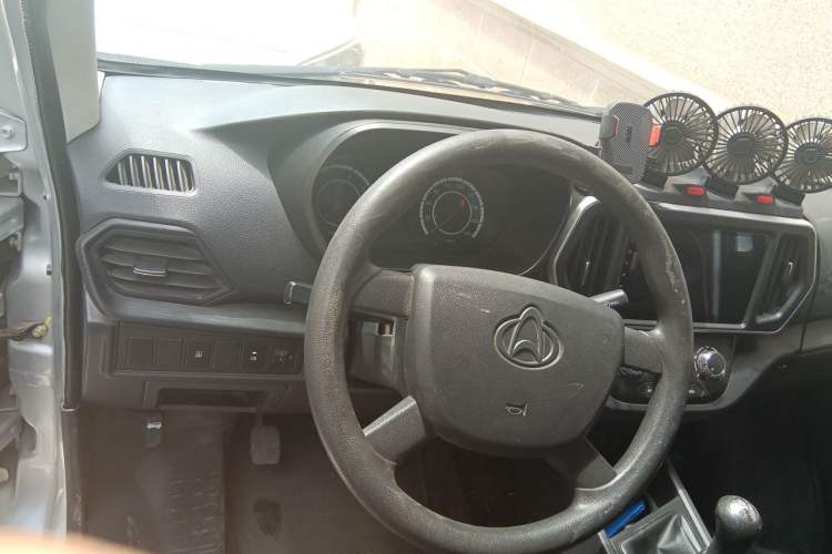 Used CHANGAN KAICHENG Ruixing M60 2023 1.5L GDI Elite-Class Passenger Vehicle 6/7 Seats Steering Wheel