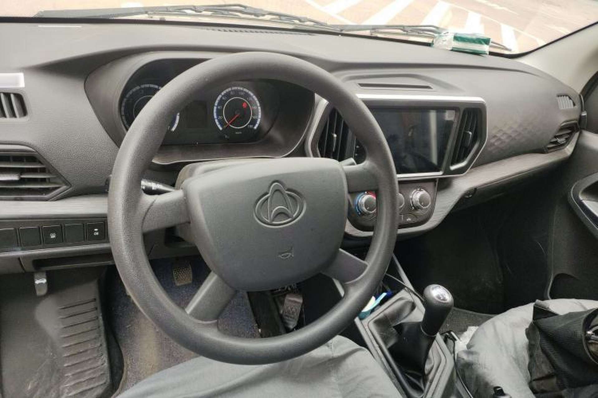 Used CHANGAN KAICHENG Ruixing M60 2023 1.5L GDI Comfort-Class Passenger Vehicle 6/7 Seats Steering Wheel